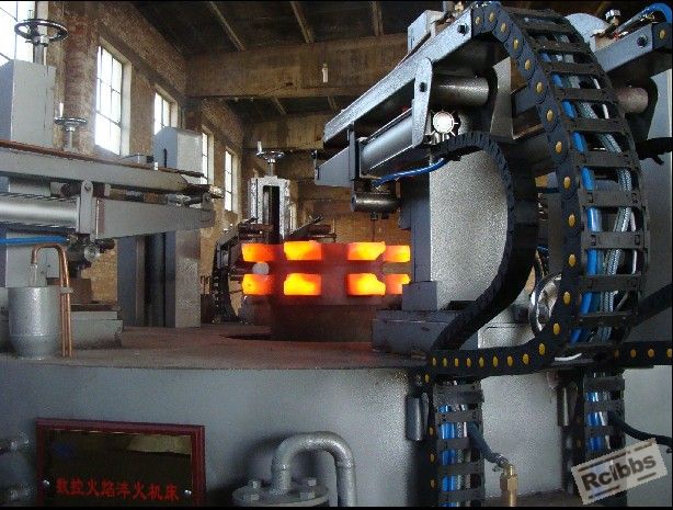 加热完成准备下旋进入淬火液池中