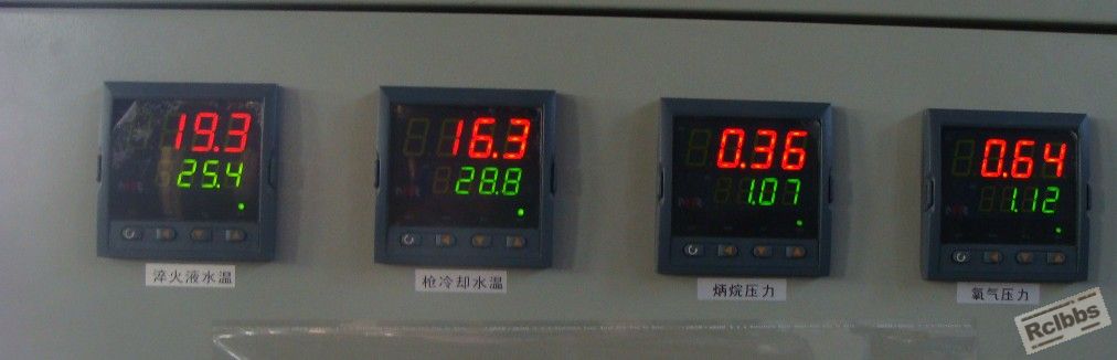 实时显示淬火液温度喷枪冷却水温度及可燃气体以及助燃气体的压力值进一步提高了设备的安全性