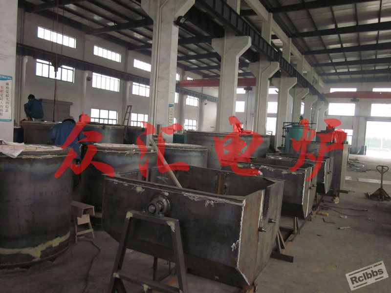 制作中的转炉滚筒炉
