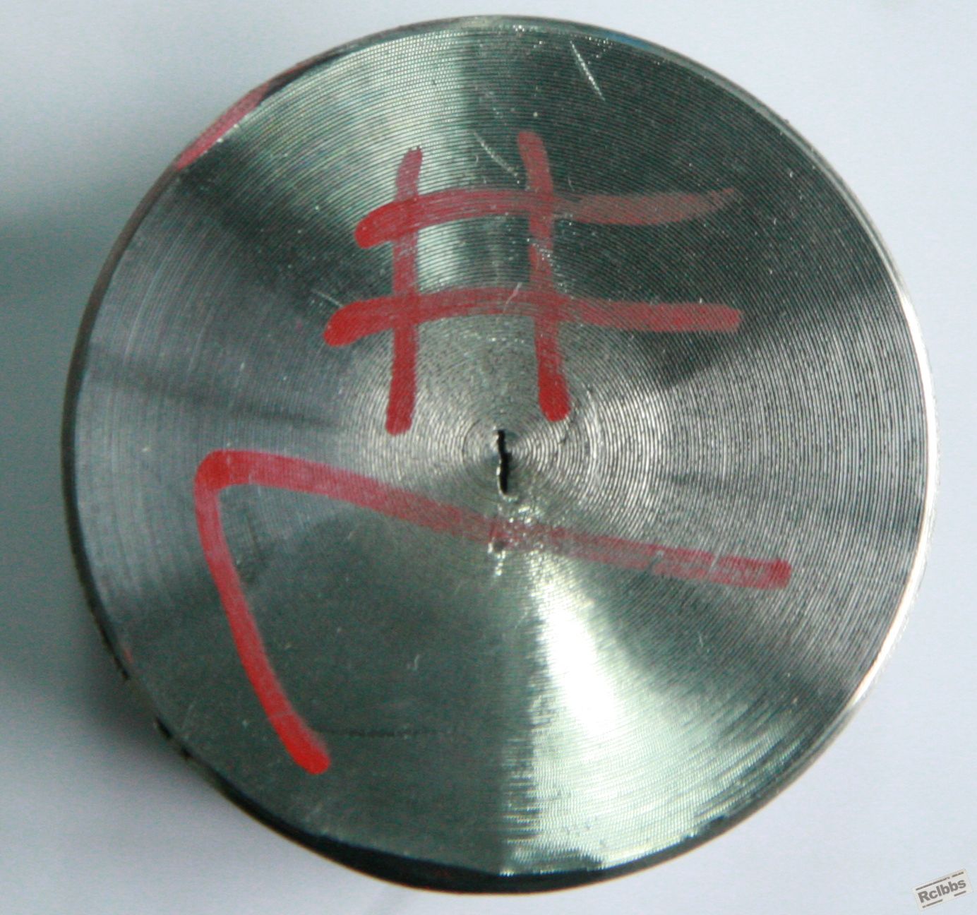 断裂后中心位置出现裂纹