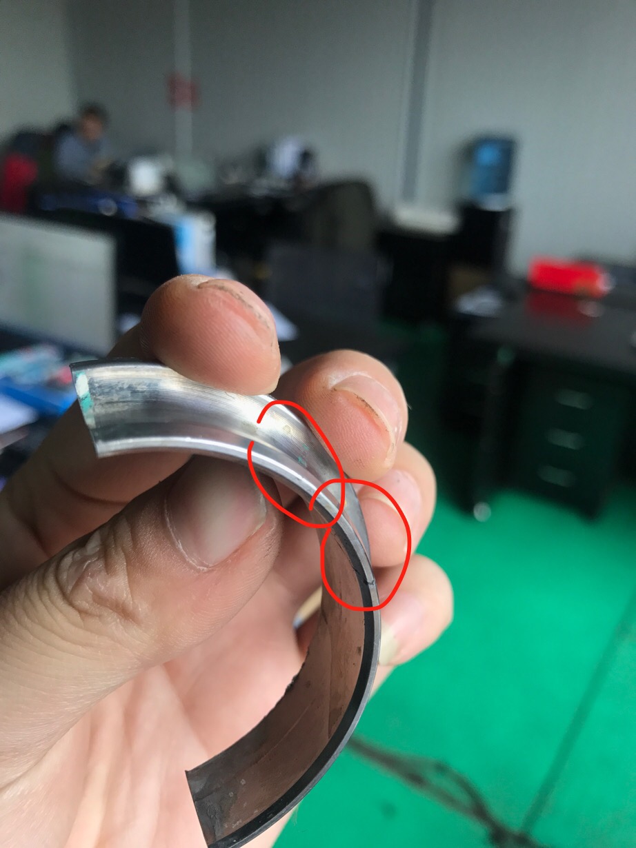 大裂纹与微裂纹