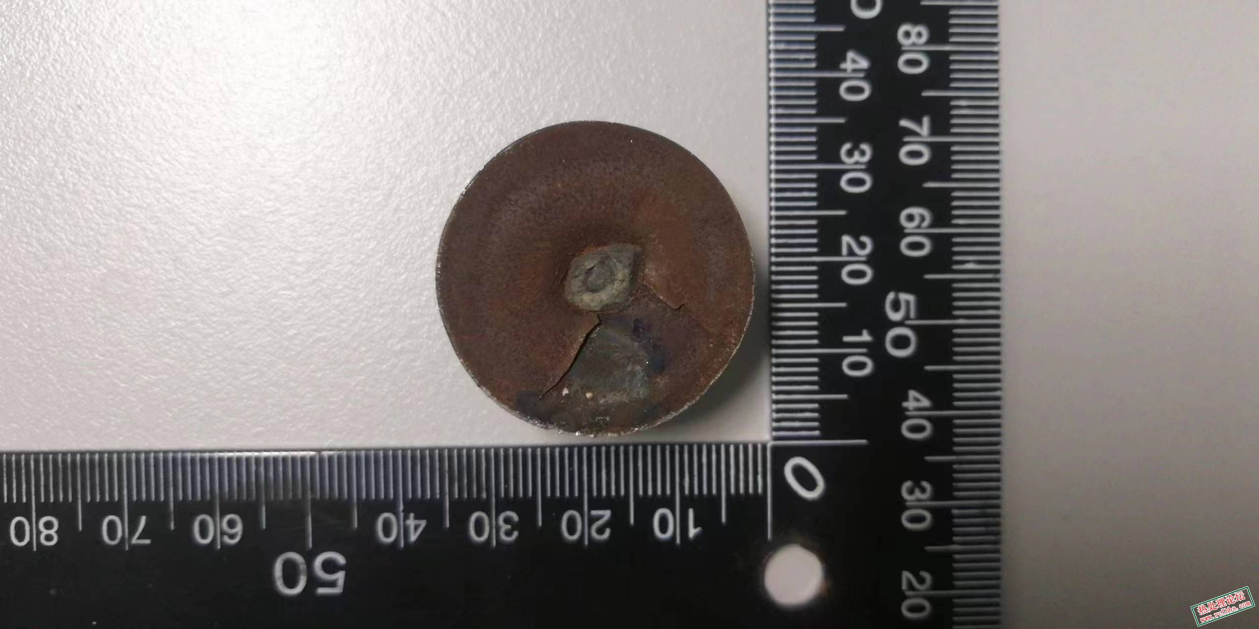 沿着法兰面中间断裂的形貌