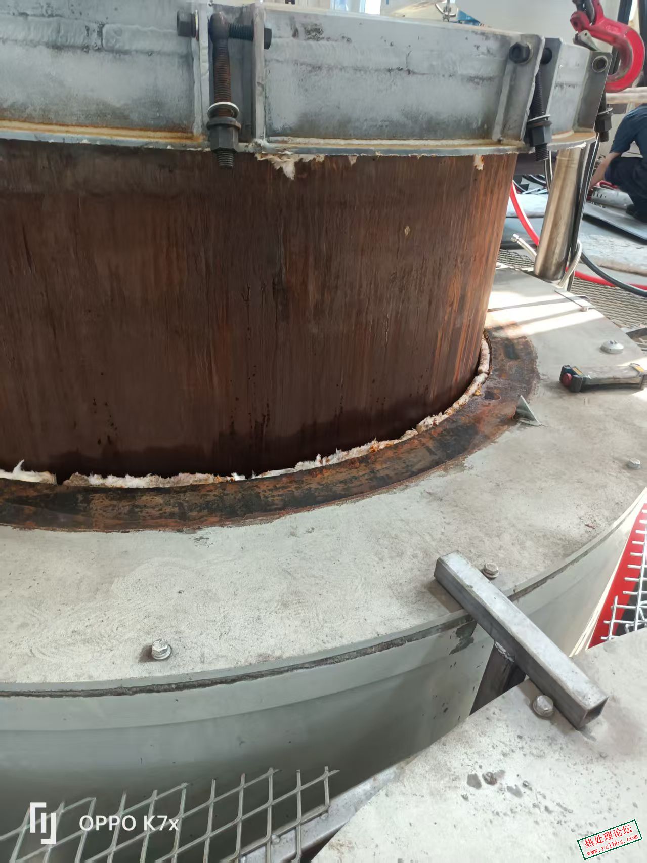 炉胆外壁有水迹