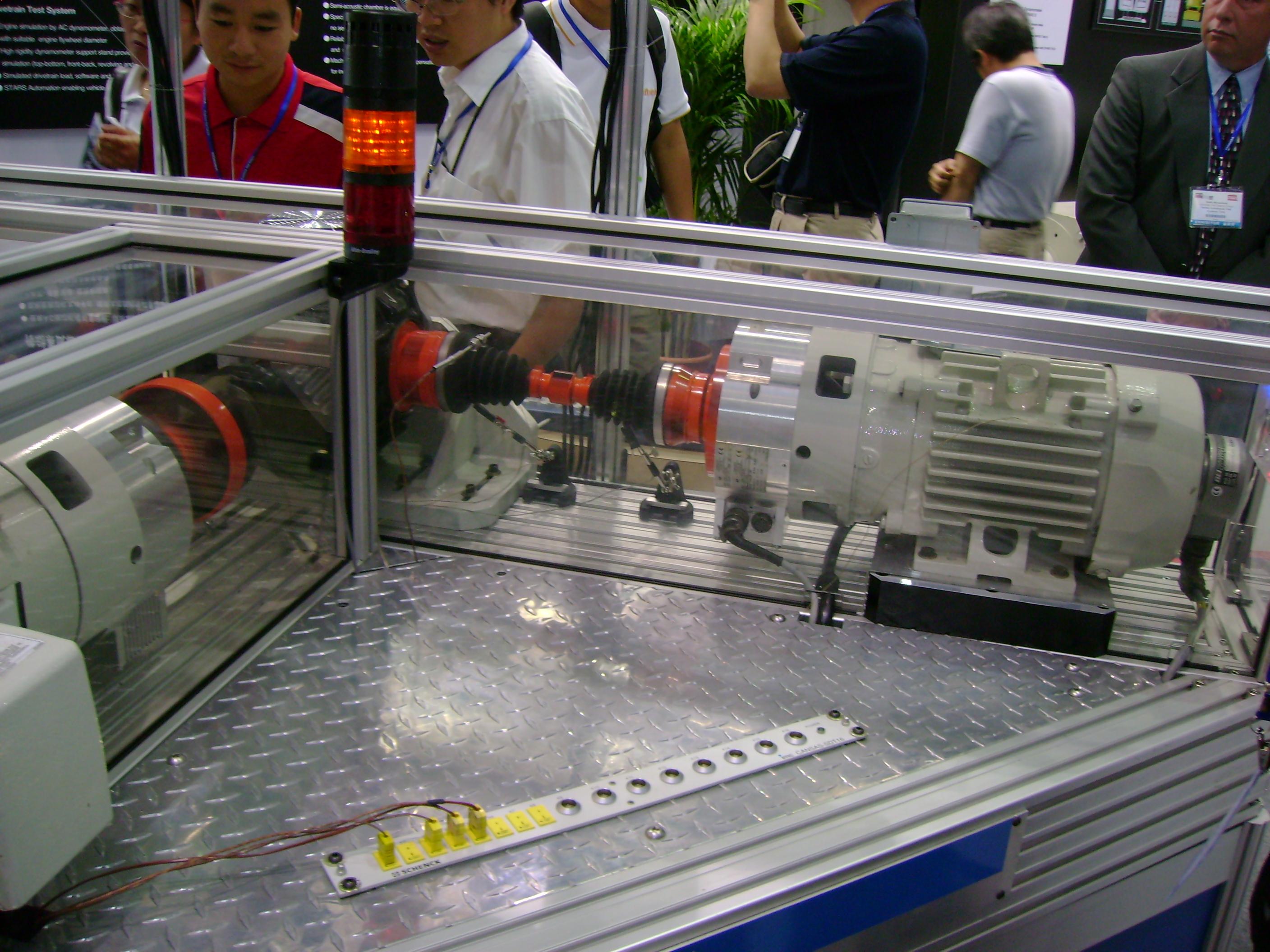 日本HORIBA,LTD株式会社半轴实验台2.JPG