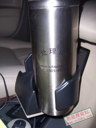 可放在汽车杯架上