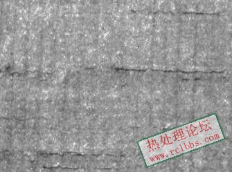 从未发出xx上拆卸内侧存在纵向线状缺陷的堵头横截面磨制高倍试样，显微镜下观察裂纹横向截面尾部圆钝，无扩展 . ...
