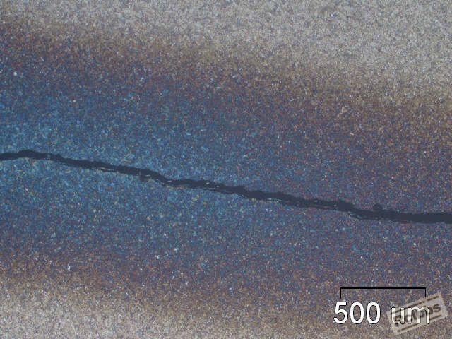 50X， 裂纹中间