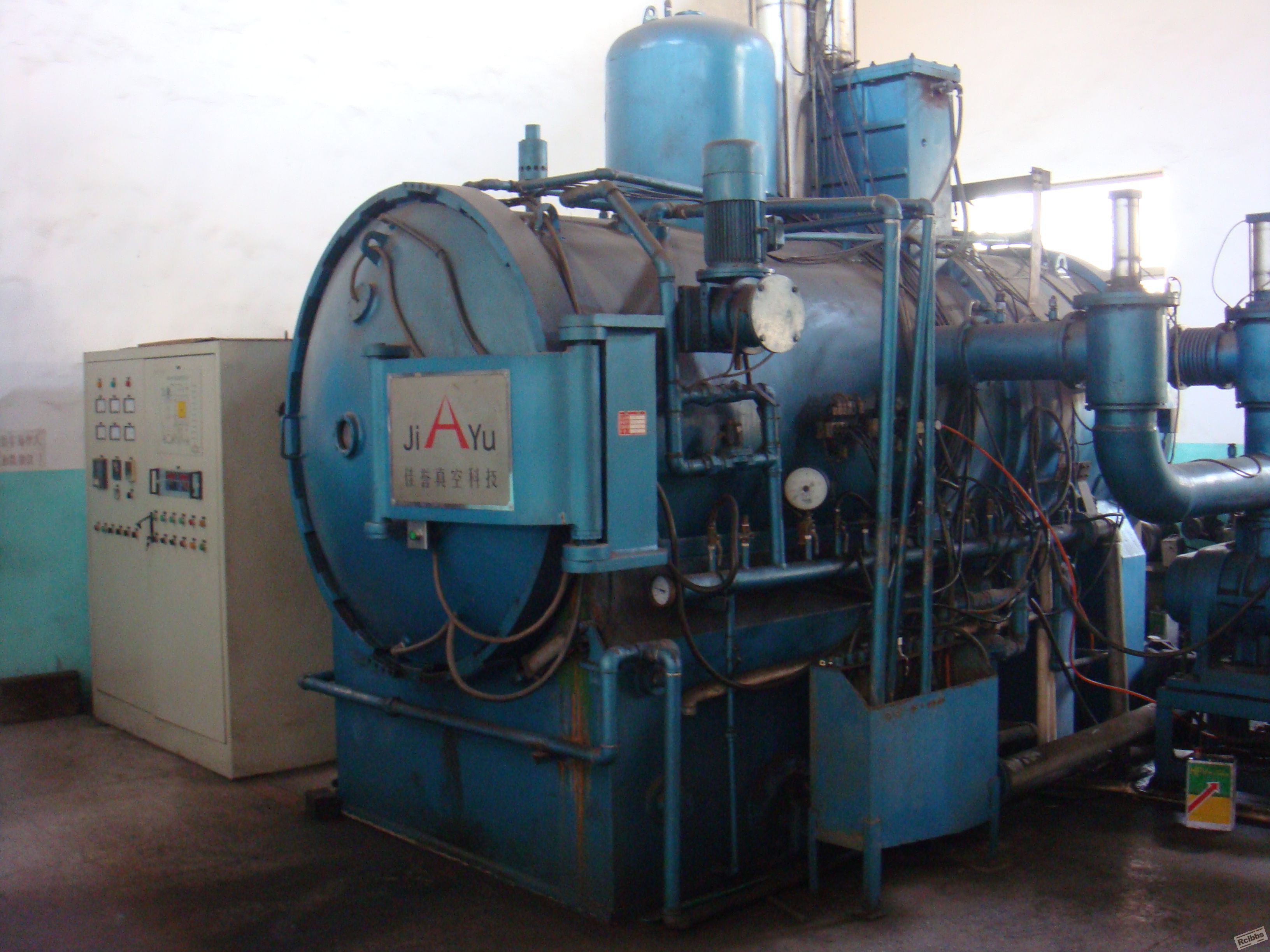 双室油气淬真空炉Double gas quenching vacuum furnace chamber.JPG