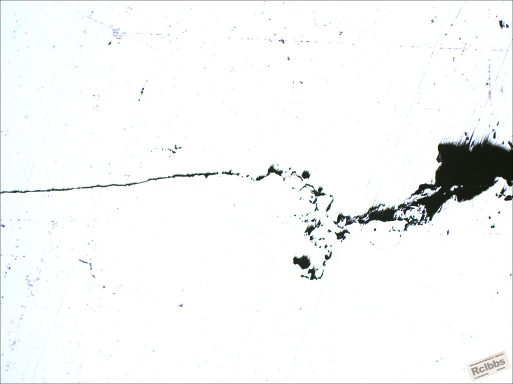 缩孔扩展成裂纹5×-0.jpg